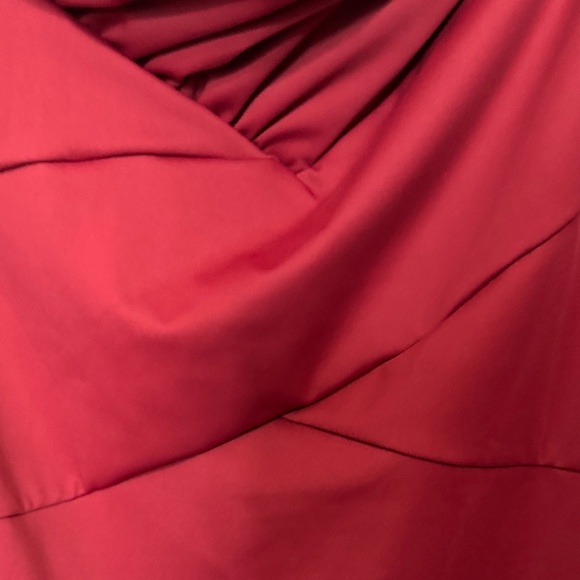 Elegant Red Midi Dress - Picture 4 of 6